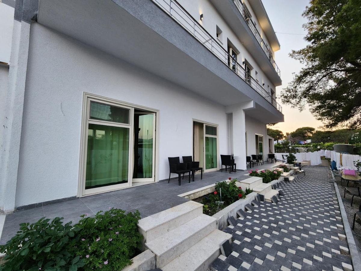 Sea Front Villa Vlorë Exteriér fotografie